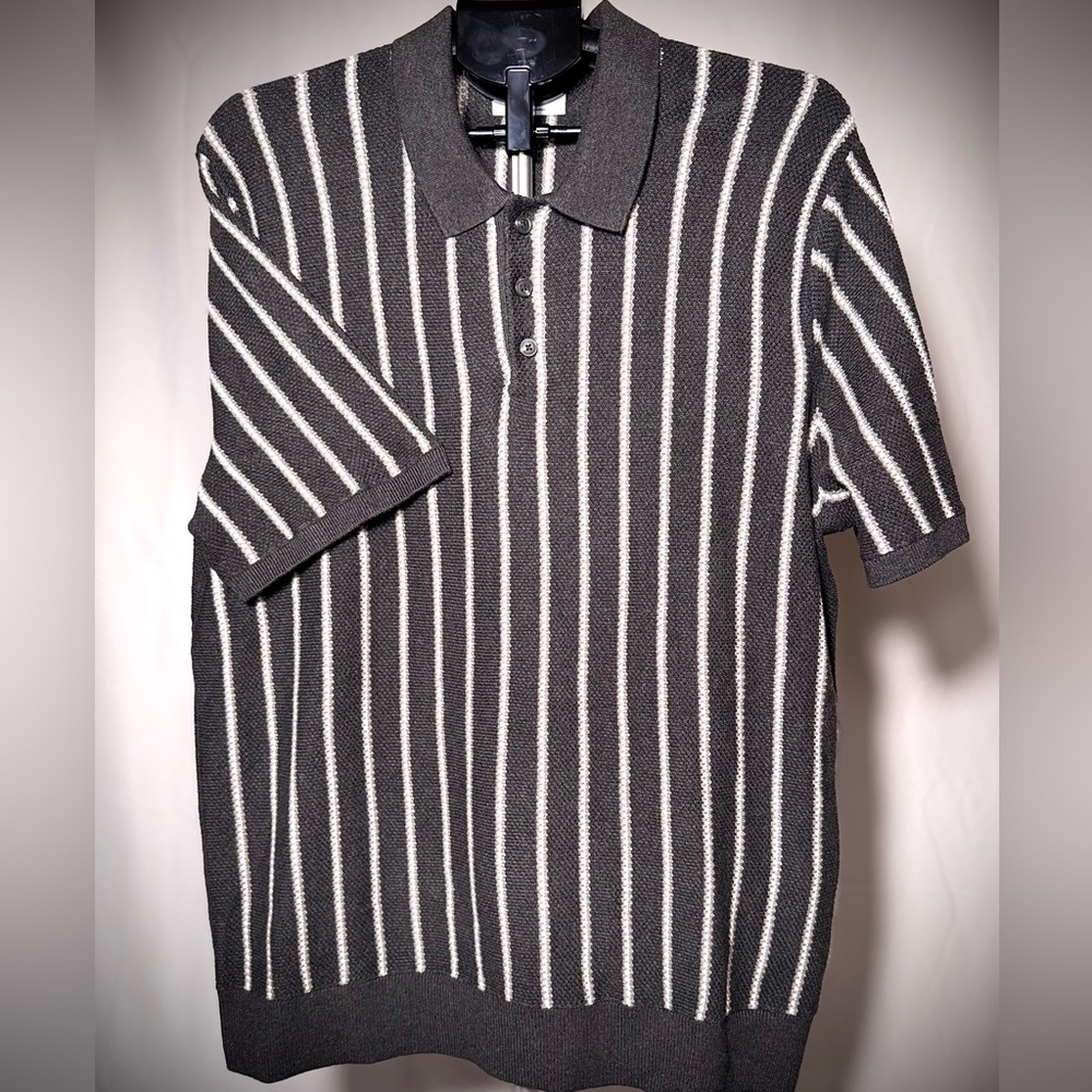 Old Navy Vintage style three button polo. Charcoal color size XL
